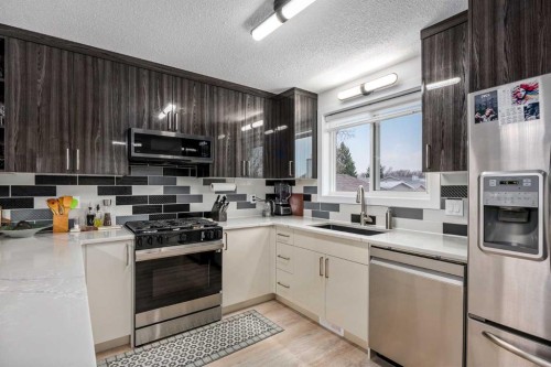 1305 10 Avenue Se, High River, AB - Indoor Photo Showing Kitchen With Stainless Steel Kitchen