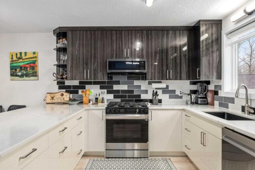 1305 10 Avenue Se, High River, AB - Indoor Photo Showing Kitchen