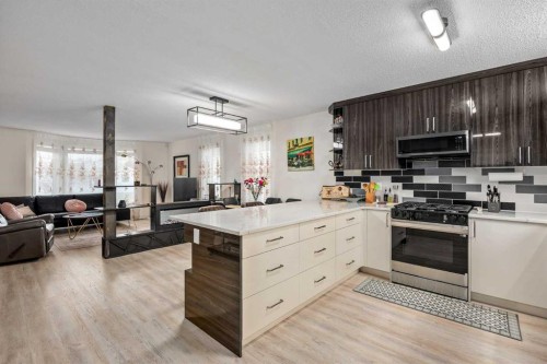 1305 10 Avenue Se, High River, AB - Indoor Photo Showing Kitchen