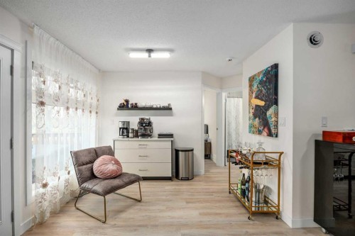 1305 10 Avenue Se, High River, AB - Indoor