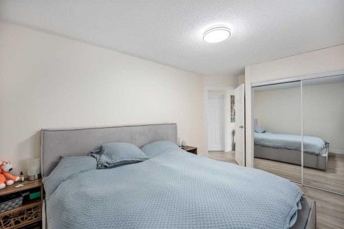 1305 10 Avenue Se, High River, AB - Indoor Photo Showing Bedroom