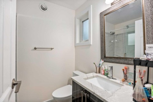 1305 10 Avenue Se, High River, AB - Indoor Photo Showing Bathroom