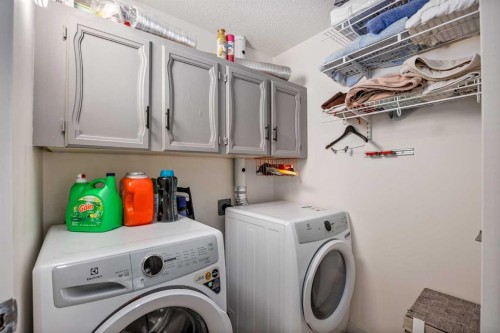 1305 10 Avenue Se, High River, AB - Indoor Photo Showing Laundry Room