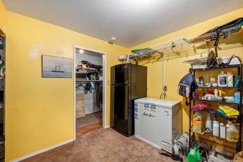 1305 10 Avenue Se, High River, AB - Indoor