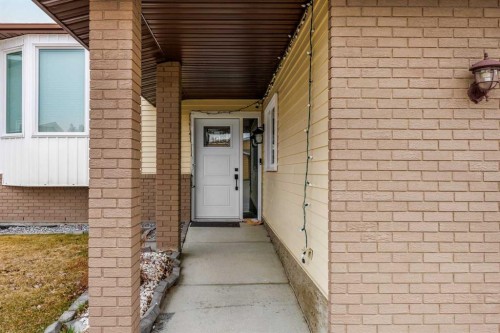 1305 10 Avenue Se, High River, AB - Outdoor With Exterior