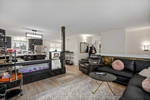 1305 10 Avenue Se, High River, AB - Indoor Photo Showing Living Room