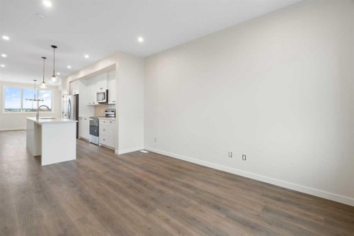 1457 Rangeview Drive Se, Calgary, AB - Indoor Photo Showing Kitchen