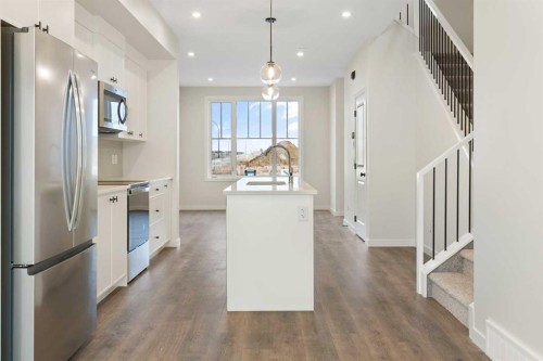1457 Rangeview Drive Se, Calgary, AB - Indoor Photo Showing Kitchen