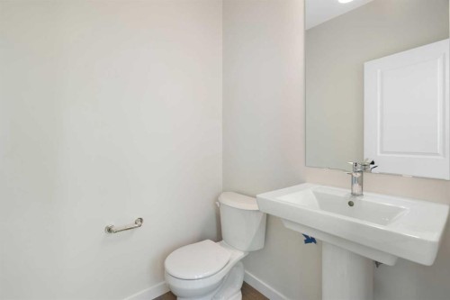1457 Rangeview Drive Se, Calgary, AB - Indoor Photo Showing Bathroom