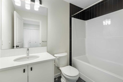 1457 Rangeview Drive Se, Calgary, AB - Indoor Photo Showing Bathroom