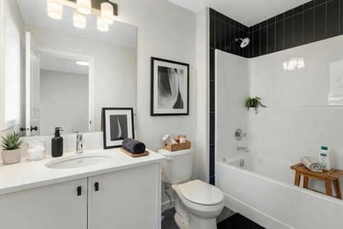 1457 Rangeview Drive Se, Calgary, AB - Indoor Photo Showing Bathroom