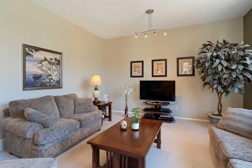 143 Cranleigh Gardens Se, Calgary, AB 