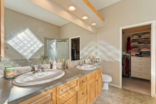 143 Cranleigh Gardens Se, Calgary, AB 