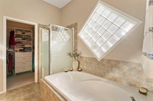 143 Cranleigh Gardens Se, Calgary, AB 