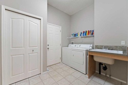 143 Cranleigh Gardens Se, Calgary, AB 