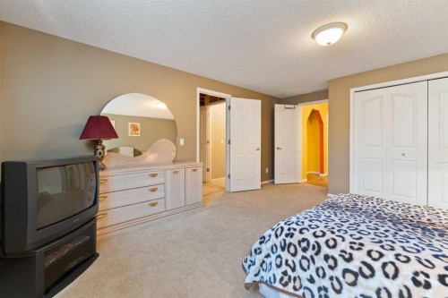 143 Cranleigh Gardens Se, Calgary, AB 