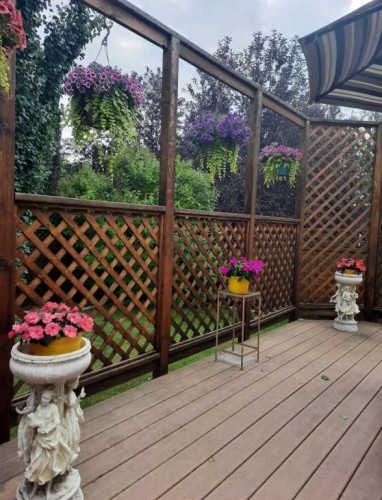 143 Cranleigh Gardens Se, Calgary, AB 