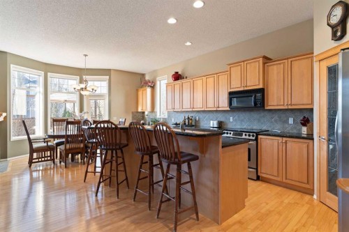 143 Cranleigh Gardens Se, Calgary, AB 