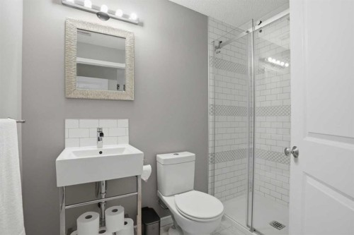 2116 Reunion Square Nw, Airdrie, AB - Indoor Photo Showing Bathroom