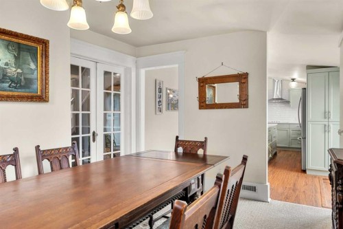 620 19 Avenue Nw, Calgary, AB - Indoor Photo Showing Dining Room
