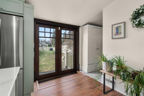 620 19 Avenue Nw, Calgary, AB - Indoor Photo Showing Other Room