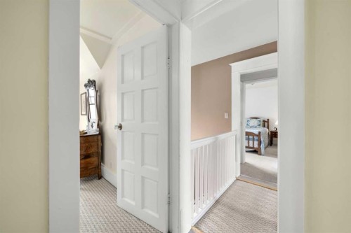 620 19 Avenue Nw, Calgary, AB - Indoor Photo Showing Other Room