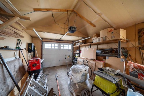 620 19 Avenue Nw, Calgary, AB - Indoor Photo Showing Garage