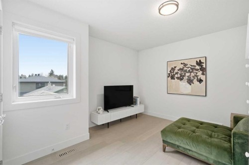 1256 Rosehill Drive Nw, Calgary, AB - Indoor Photo Showing Other Room