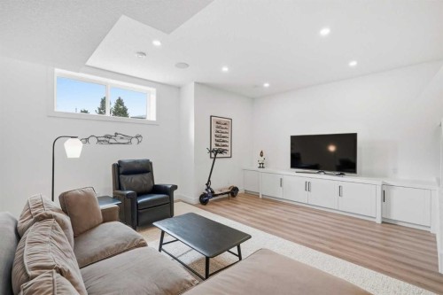 1256 Rosehill Drive Nw, Calgary, AB - Indoor Photo Showing Living Room