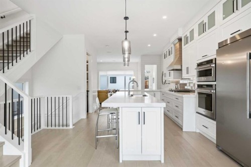 1256 Rosehill Drive Nw, Calgary, AB - Indoor Photo Showing Kitchen With Upgraded Kitchen