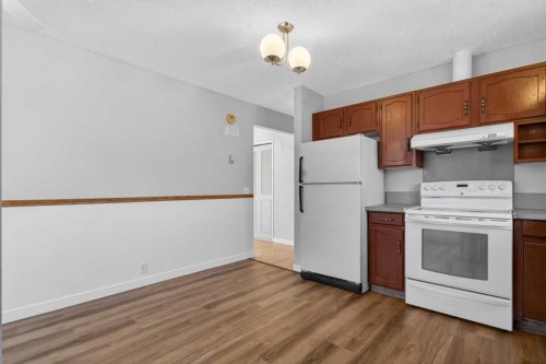 900 Abbeydale Drive Ne, Calgary, AB - Indoor Photo Showing Kitchen