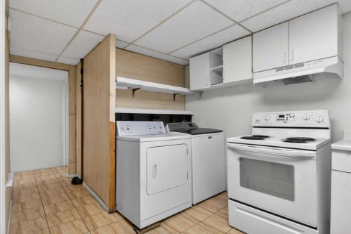 900 Abbeydale Drive Ne, Calgary, AB - Indoor Photo Showing Laundry Room