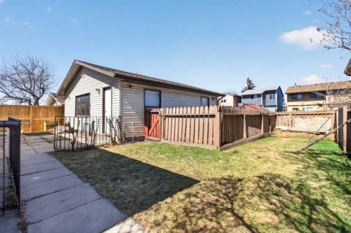 900 Abbeydale Drive Ne, Calgary, AB - Outdoor