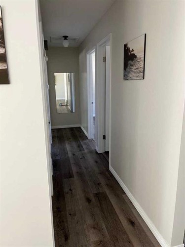 4928 40 Avenue Nw, Calgary, AB - Indoor Photo Showing Other Room