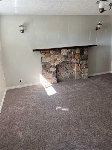 4928 40 Avenue Nw, Calgary, AB - Indoor Photo Showing Other Room