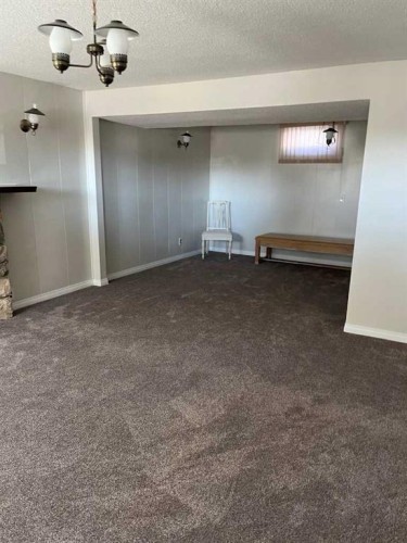 4928 40 Avenue Nw, Calgary, AB - Indoor Photo Showing Other Room
