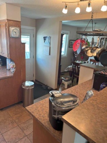 4924 40 Avenue Nw, Calgary, AB - Indoor