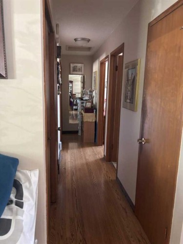 4924 40 Avenue Nw, Calgary, AB - Indoor Photo Showing Other Room