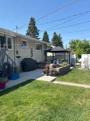 4924 40 Avenue Nw, Calgary, AB - Outdoor