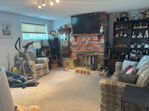 4924 40 Avenue Nw, Calgary, AB - Indoor With Fireplace