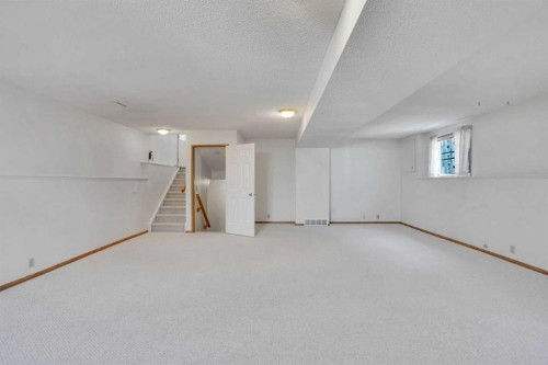 90 Martinridge Crescent Ne, Calgary, AB - Indoor