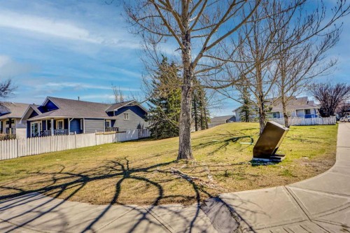 90 Martinridge Crescent Ne, Calgary, AB - Outdoor