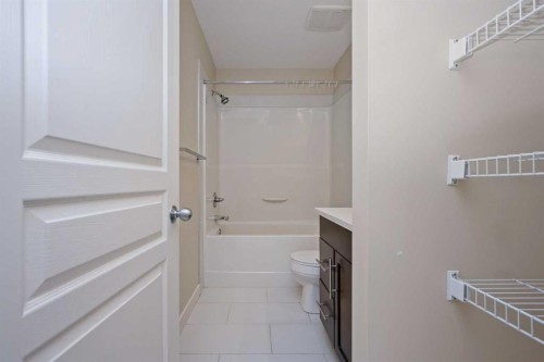 211 Mckenzie Towne Square Se, Calgary, AB - Indoor