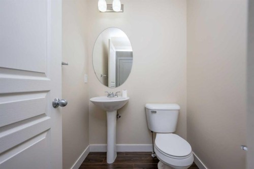211 Mckenzie Towne Square Se, Calgary, AB - Indoor Photo Showing Bathroom