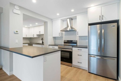 11-4915 45 Street SW Calgary, AB T3E 3W5