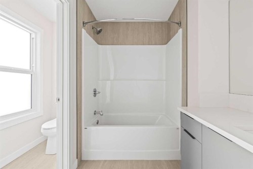 506 Lucas Way Nw, Calgary, AB - Indoor Photo Showing Bathroom