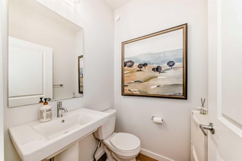 164 Magnolia Terrace Se, Calgary, AB - Indoor Photo Showing Bathroom