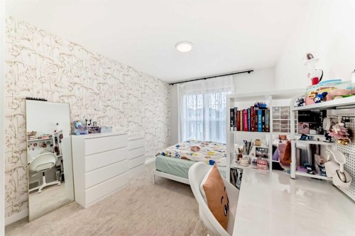 164 Magnolia Terrace Se, Calgary, AB - Indoor Photo Showing Bedroom