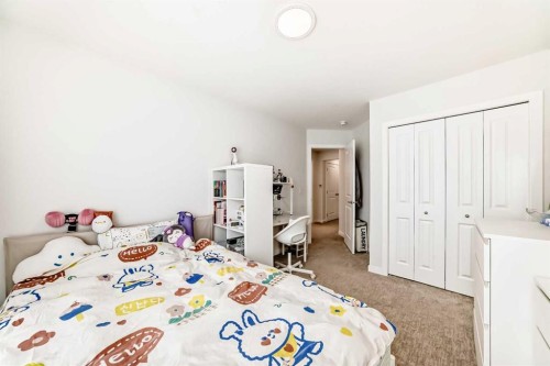 164 Magnolia Terrace Se, Calgary, AB - Indoor Photo Showing Bedroom