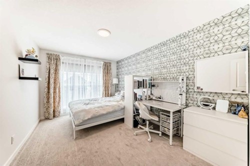 164 Magnolia Terrace Se, Calgary, AB - Indoor Photo Showing Bedroom